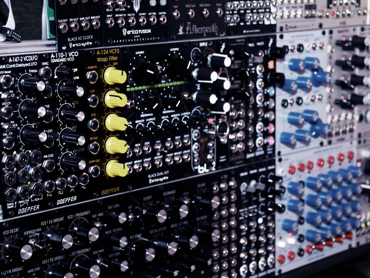 The Noisy World of&nbsp;Gravemember